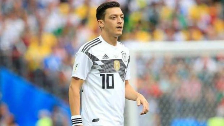 Mesut Özil milli formaya dönüyor