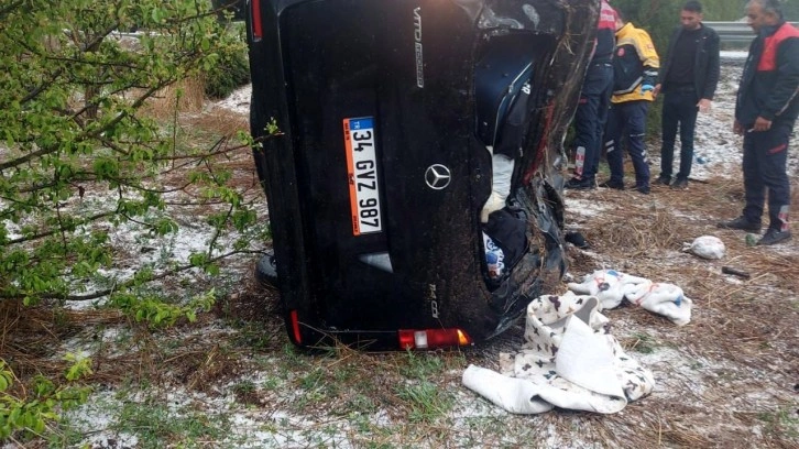 Minibüs bahçeye uçtu: 1 ölü, 8 yaralı