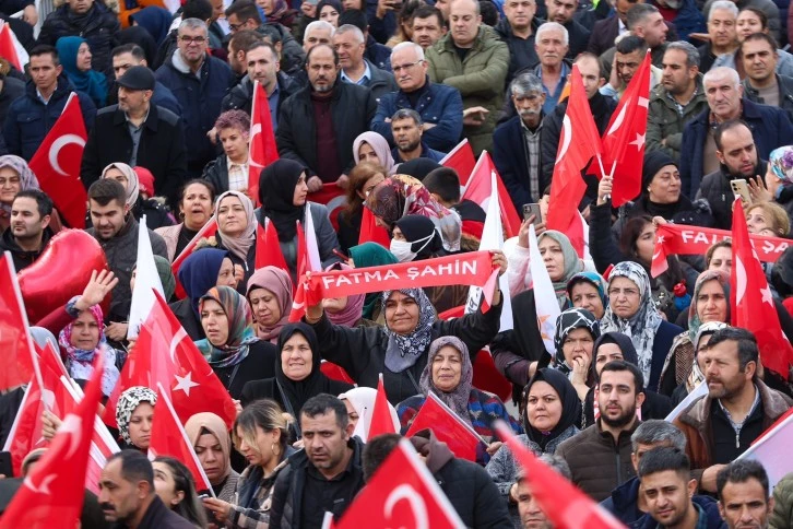 Fatma Şahin'den Miting gibi Seçim Bürosu açılışı 