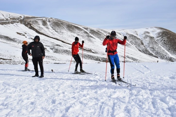 Nemrut Dağı’nda kayaklı koşu antrenmanı