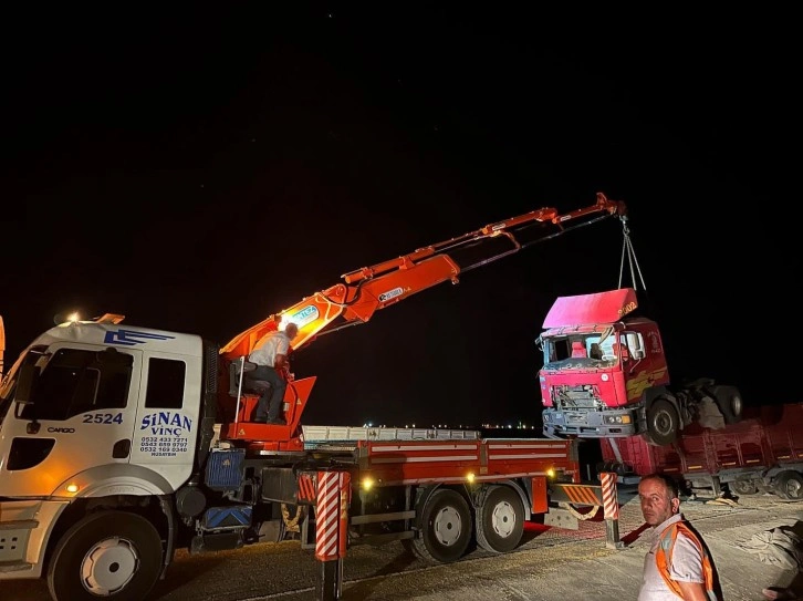 Nusaybin’de iki tır çarpıştı: 2 yaralı