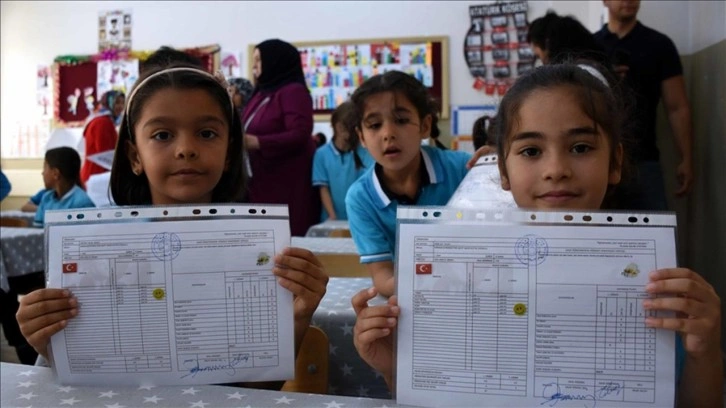 Öğrenci karneleri değişiyor. Yeni karnelerde sosyal etkinlik içeriği yer alıyor