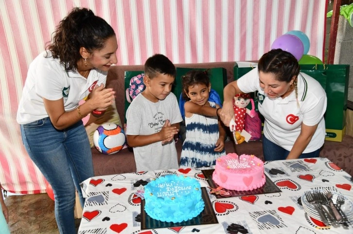 Osmaniye Belediyesi’nden Nahide ve Umut kardeşlere, doğum günü sürprizi