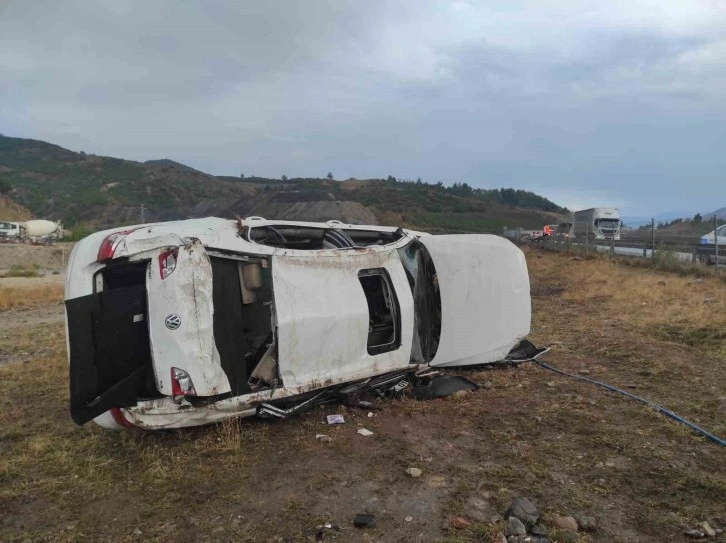 Osmaniye’de otomobil şarampole devrildi: 1’i ağır 3 yaralı