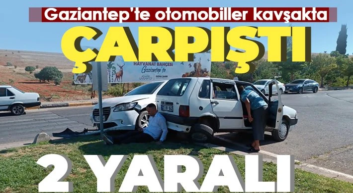 Otomobiller kavşakta çarpışıp, refüje çıktı: 2 yaralı