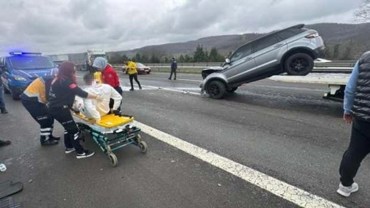 Otoyolda feci kaza: 1 ölü, 2’si ağır 5 yaralı