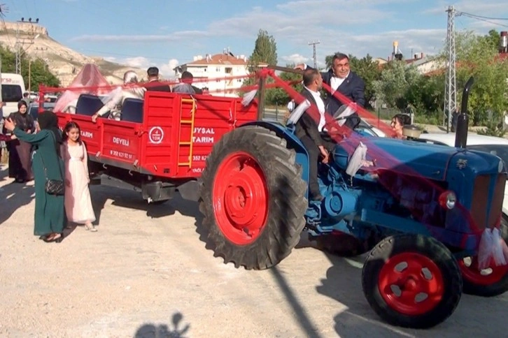 Öyle bir gelin arabası yaptı ki görenler bir daha baktı