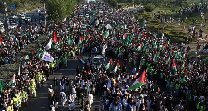 Pakistan’da yaklaşık 1 milyon kişi İsrail’i protesto etti