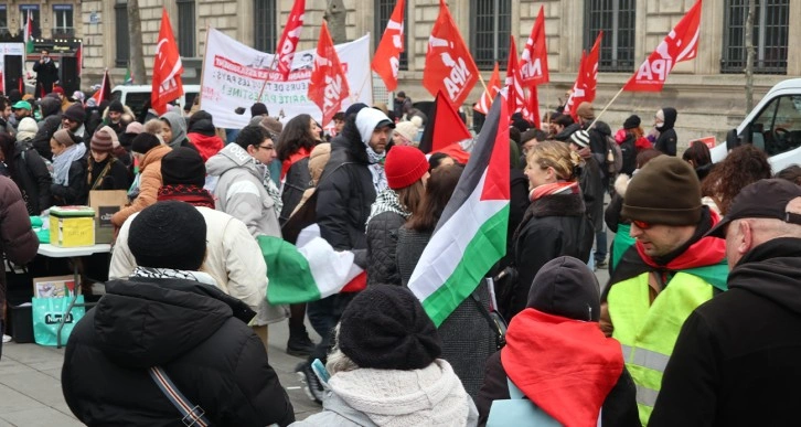 Paris'te 21 kişilik Filistinli grup Belçika’daki Avrupa Konseyi’ne yürüyüş başlattı