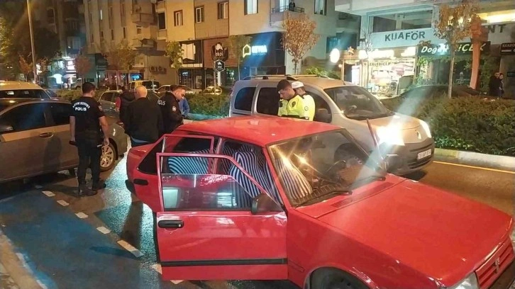 Park halindeki otomobilden tüfek ele geçirildi: 5 gözaltı