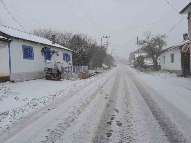 Pazaryeri’nin köylerde kar yağışı etkili oldu