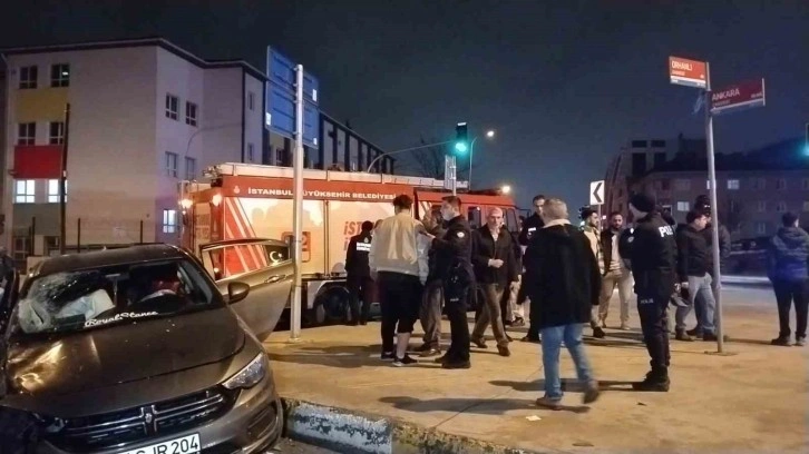 Pendik’te servis minibüsü otomobile çarptı: 5 yaralı