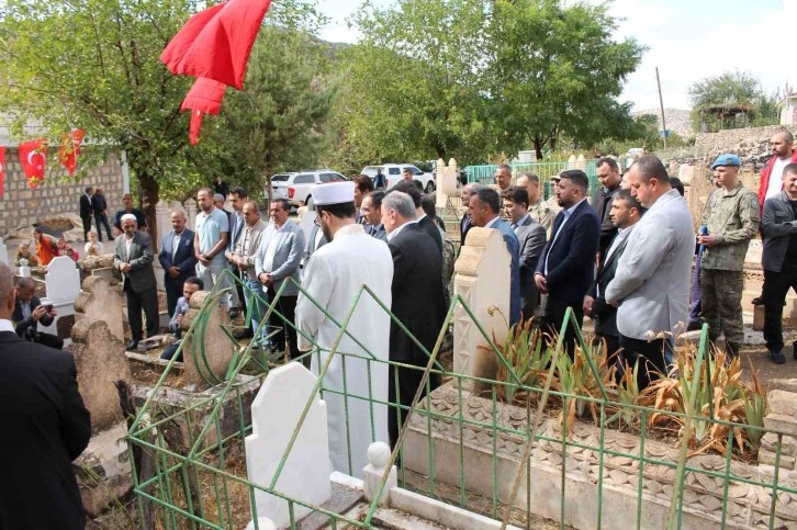 PKK’lı teröristlerin şehit ettiği 26 vatandaş mezarları başında anıldı