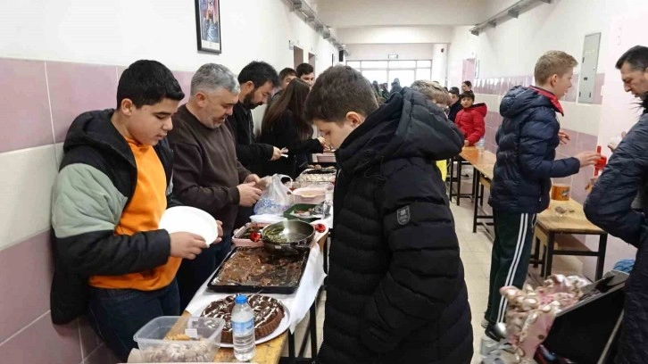 Ressam Abdullah Taktak Ortaokulundan Yardım Kapmanyası