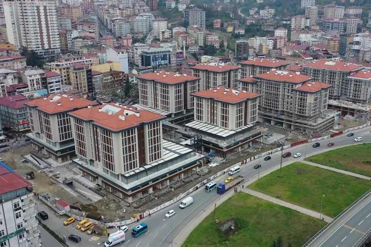 Rize'de belediye bloklarındaki iş yerleri hak sahiplerine teslim ediliyor