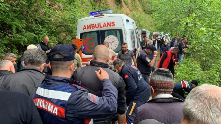 Rize’de otomobil uçuruma yuvarlandı; 1ölü 4 yaralı