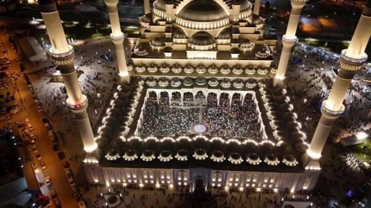 Şahinbey Millet Camii Kadir Gecesi'nde doldu taştı