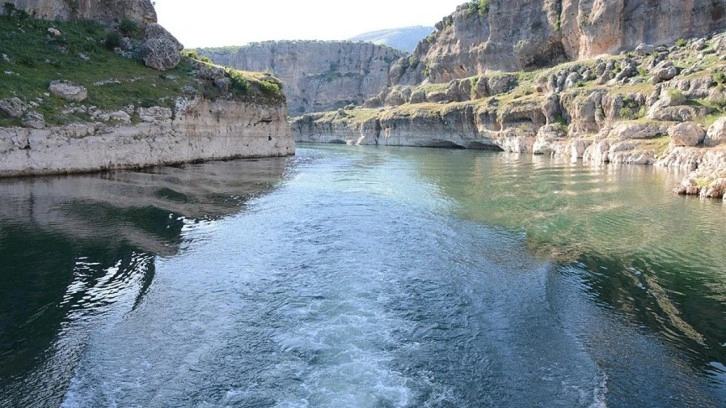 Şanlıurfa'da Fırat Nehri'ne giren genç boğuldu