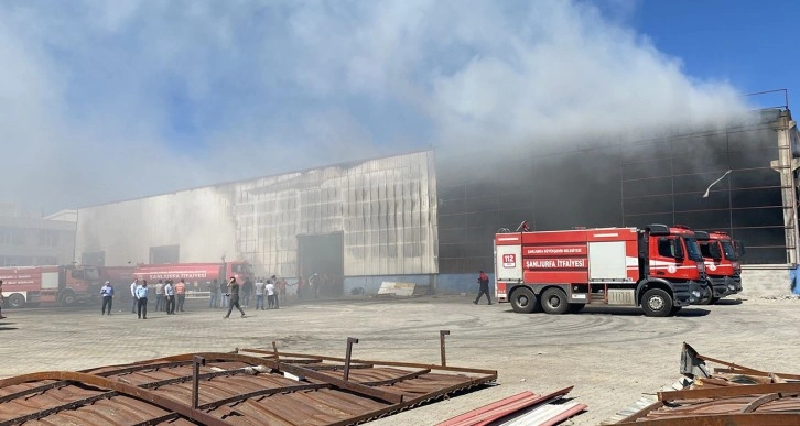 Şanlıurfa’da geri dönüşüm fabrikasında korkutan yangın