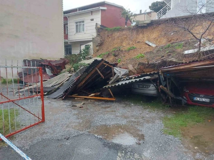 Sarıyer’de istinat duvarı çöktü: 4 araçta hasar oluştu, 1 bina boşaltıldı