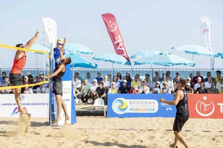 Seçer, Pro Beach Tour Plaj Voleybolunda sporcuların heyecanına ortak oldu