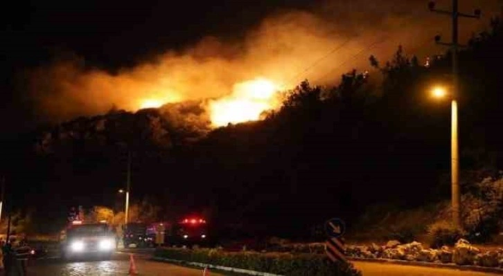 Seydikemer’deki yangına 15 arazöz, 6 su tankeri ile müdahale ediliyor