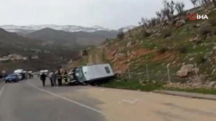 Siirt'te öğrenci minibüsü devrildi: 1 ölü, 6 yaralı