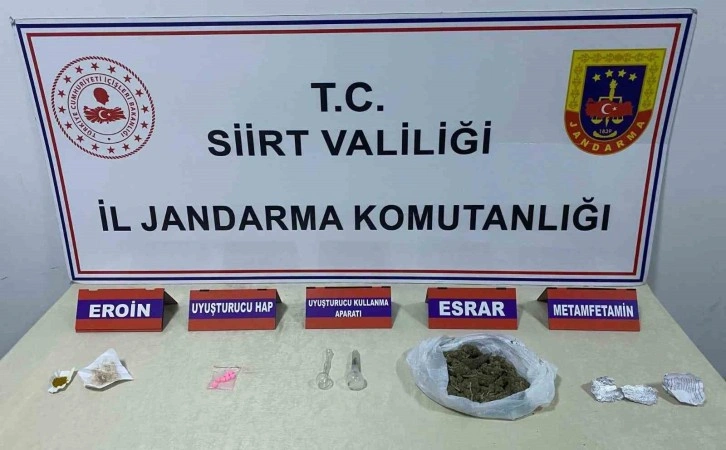 Siirt’te yol kontrolü sırasında uyuşturucu bulundu: 3 gözaltı