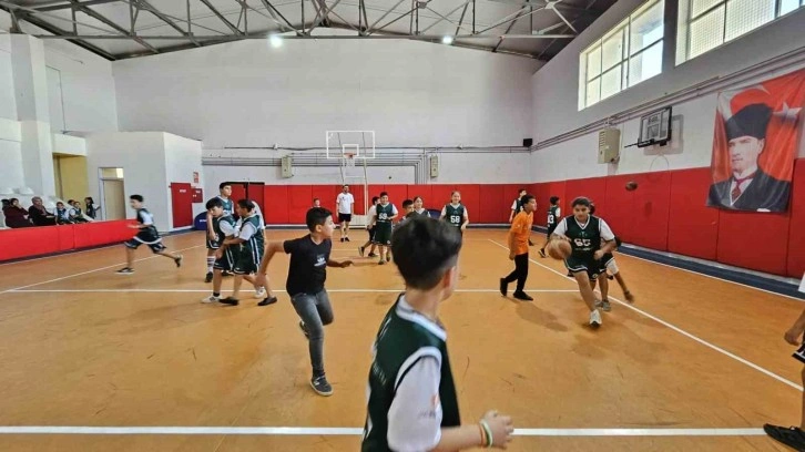 Sinan Güler ve Muratcan Güler’den Adana’daki öğrencilere basketbol kursu