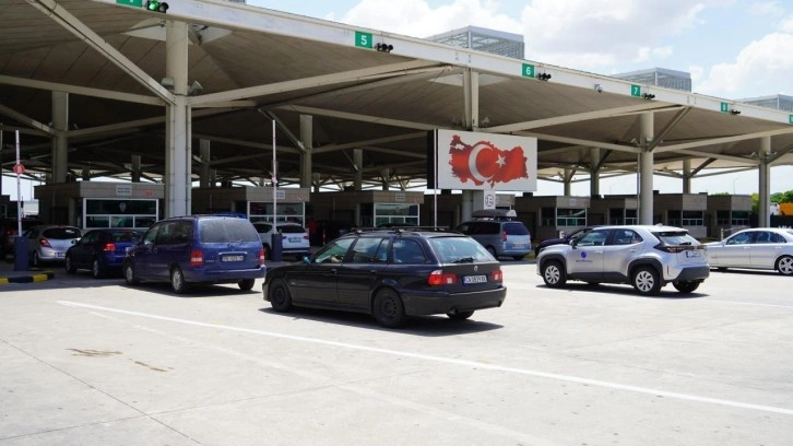 Sınırlarda gurbetçi yoğunluğunun temmuzdan itibaren artması bekleniyor