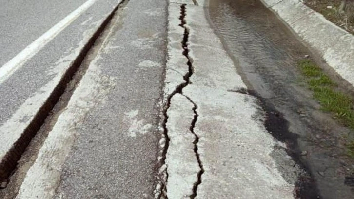 Şırnak-Hakkari kara yolunda çökme oluştu