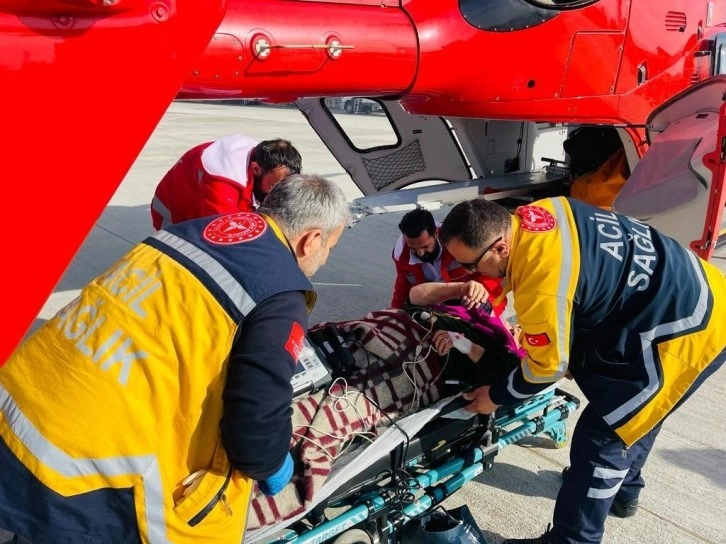 Şırnak’taki hasta ambulans helikopterle Van’a getirildi