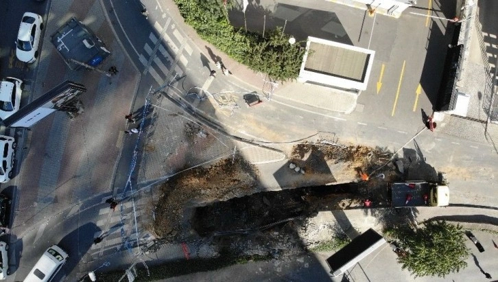 Şişli’de çöken kaldırımdaki onarım çalışmaları havadan görüntülendi