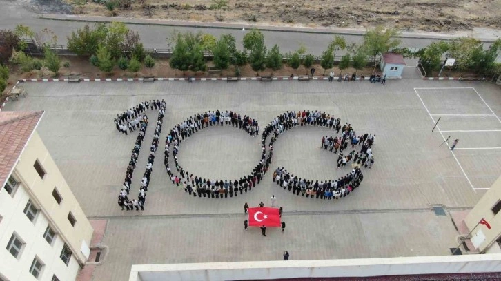 Siverek’te öğrencilerden Cumhuriyetin 100. yılına özel koreografi