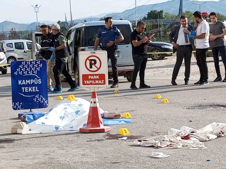 Sokak ortasında yaşanan silahlı saldırıda bir kişi öldü, bir kişi yaralandı