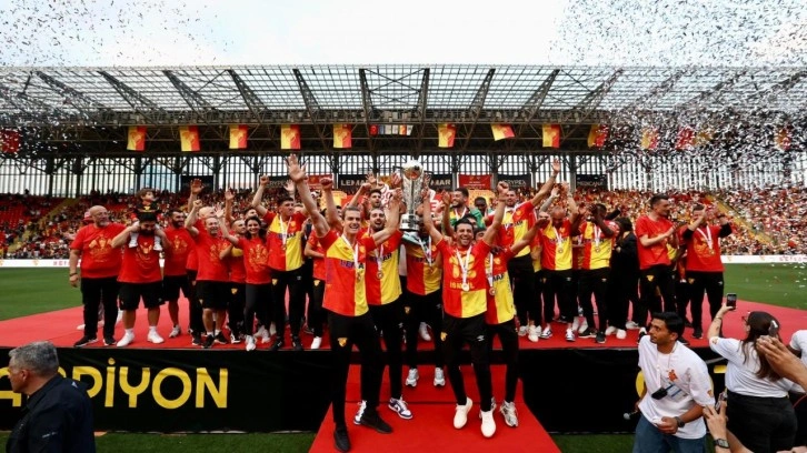 Süper Lig'e yükselen Göztepe, kupasını aldı