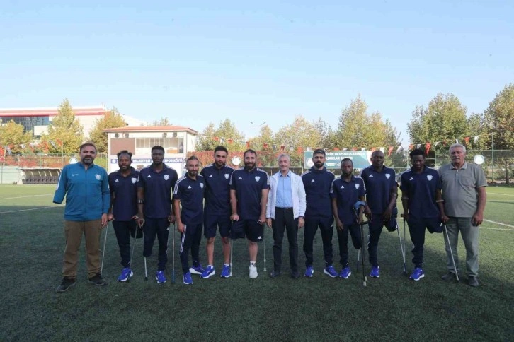 Tahmazoğlu’ndan Ampute Futbol Takımı’na moral