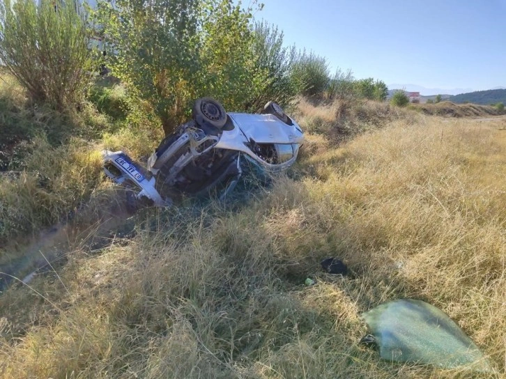 Takla atan otomobilde biri 1 yaşında bebek olmak üzere 5 kişi yaralandı