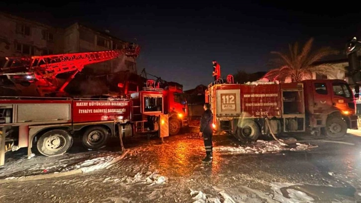 Tarihi Uzun Çarşı’da korkutan yangın