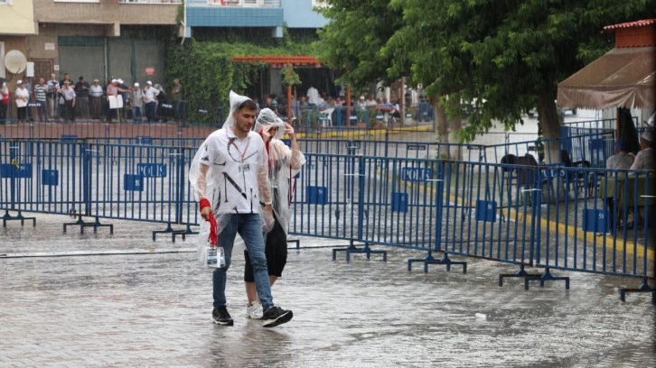 Tekirdağ ve Edirne'de sağanak etkili oldu! Vatandaşlara zor anlar yaşattı