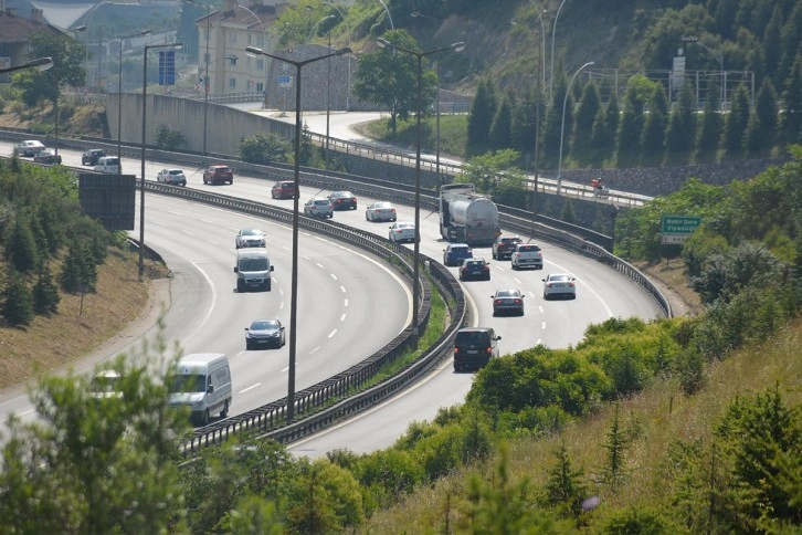 TEM'de bayram öncesi trafik akıcı