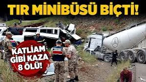 TIR yolcu minibüsünü biçti! Çok sayıda ölü var!