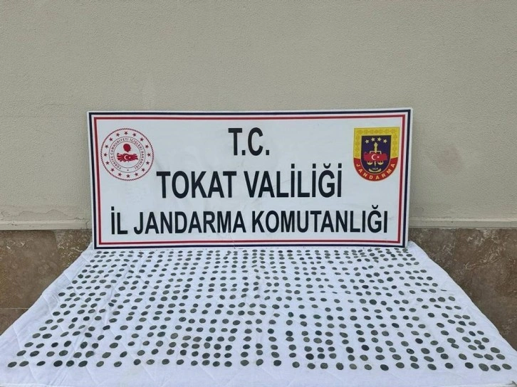 Tokat’ta Selçuklu dönemine ait 620 adet sikke ele geçirildi