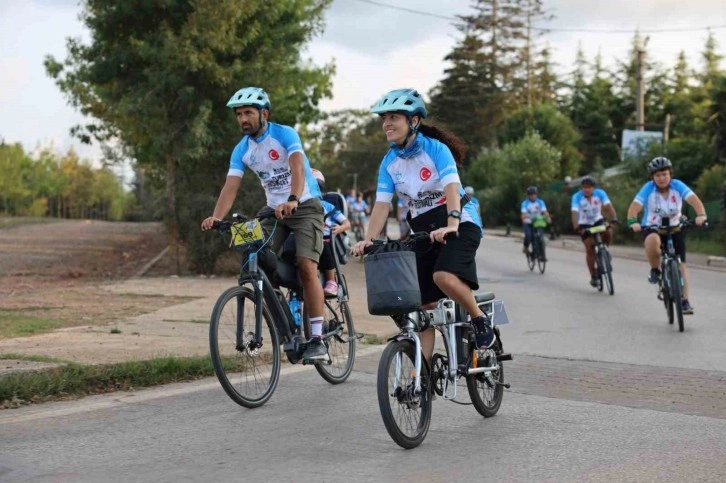 Turizm destinasyonuna pedal çeviriyorlar