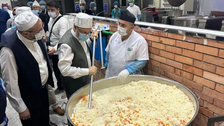 Türk hacı adayları için menüleri diyetisyenler belirliyor