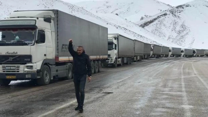 Türkiye- İran sınırında TIR kuyruğu 15 kilometreye ulaştı