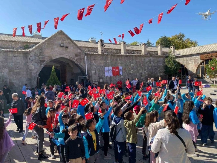 Ulukışla’da Cumhuriyet’in 100. yıldönümü festival havasında kutlandı