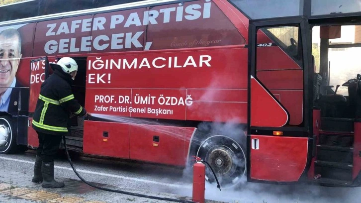 Ümit Özdağ’ın seçim otobüsünde korkutan yangın