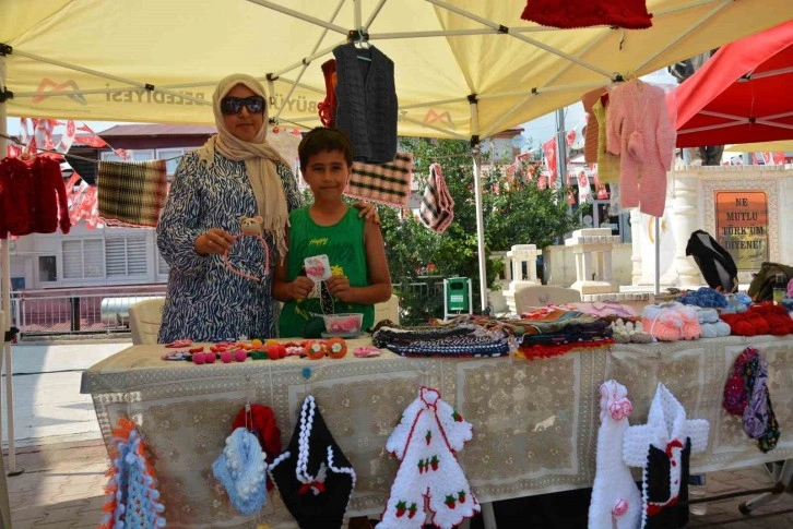 Üretici kadın stantları Çamlıyayla’da kuruldu