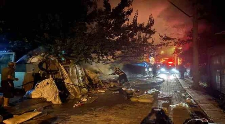 Uşak’ta hurda bulunan bahçede yangın